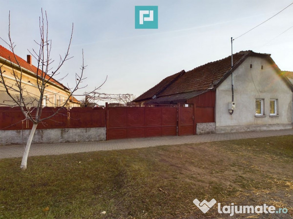 Casă cu teren 1680 mp, Curtici