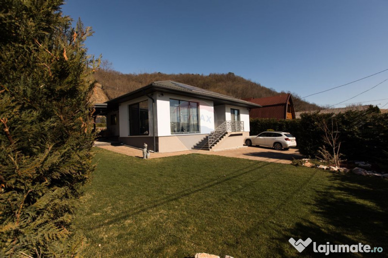 Casă Superbă - Independentă Energetic 