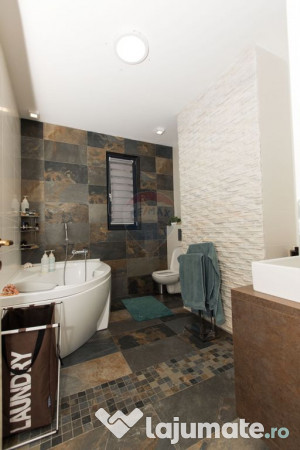 Casă Superbă - Independentă Energetic 