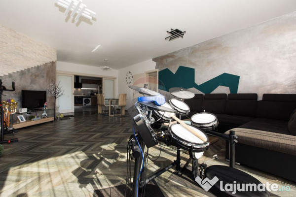 Casă Superbă - Independentă Energetic 