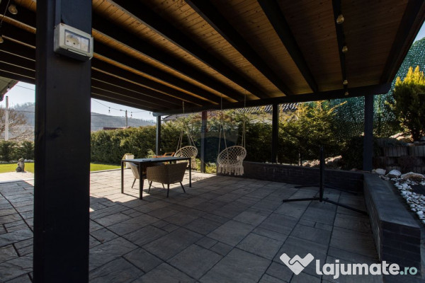 Casă Superbă - Independentă Energetic 