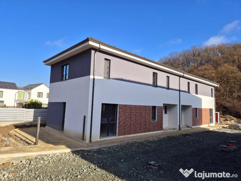 Duplex semifinisat, zona Tautiului 