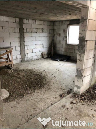 Radu Negru Casa la P M LA ROSU teren 275mp 11m la strada