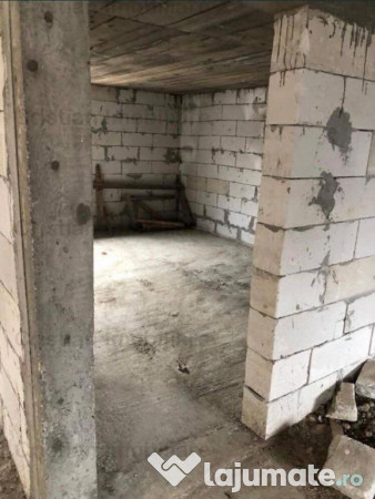 Radu Negru Casa la P M LA ROSU teren 275mp 11m la strada