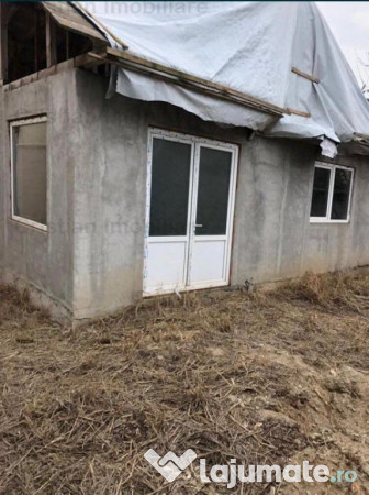 Radu Negru Casa la P M LA ROSU teren 275mp 11m la strada