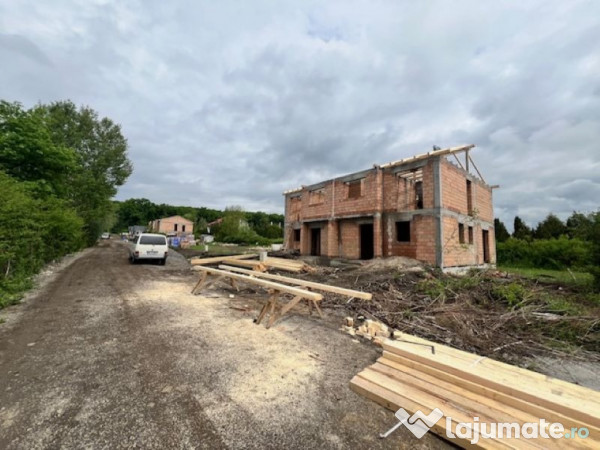 A/1638 De vânzare casă tip duplex în Mureș - Livezeni 