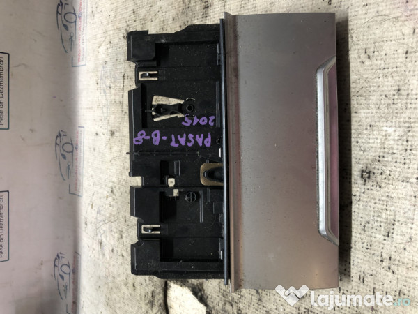 Priza bricheta auxiliara Volkswagen Passat B8 2015