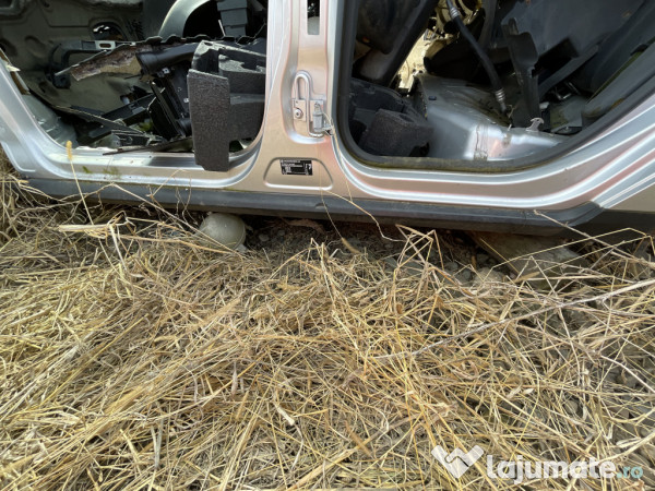 Prag stanga plastic Volkswagen Passat B6 Berlina 2006