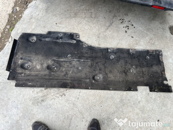 Scut lateral stanga BMW X1 2.0 Motorina 2012