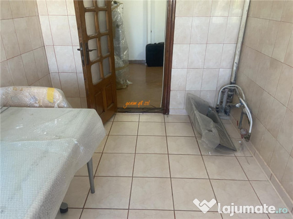 Apartament 2 camere , zona Liceul Economic , 56 mp , decoman