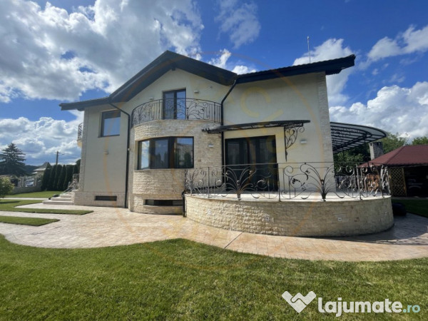 Cornu de Jos Doua case moderne, crama la subsol, prosumato