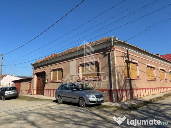 Casa cu 5 camere, 777 mp teren la MOLDOVA VECHE, ideal ca... 