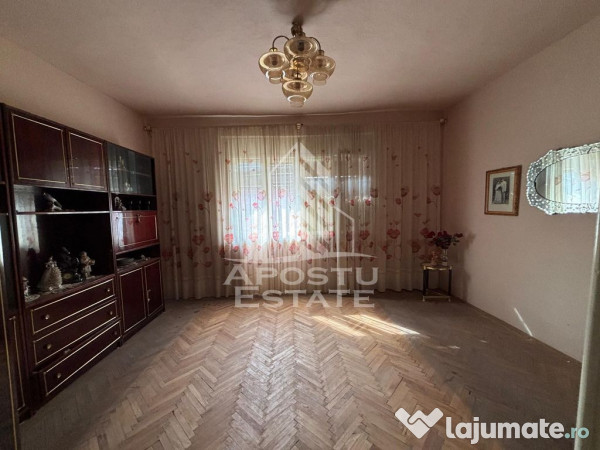 Casa cu 5 camere, 777 mp teren la MOLDOVA VECHE, ideal ca... 