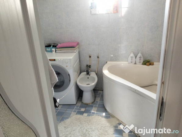 Vand apartament cu 2 camere decomandat in Deva, zona Dorobanti, et 1 