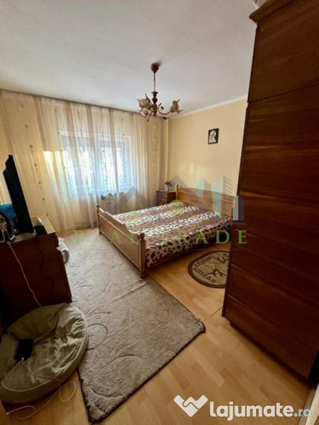 Apartament 3 camere decomandat zona Noua 