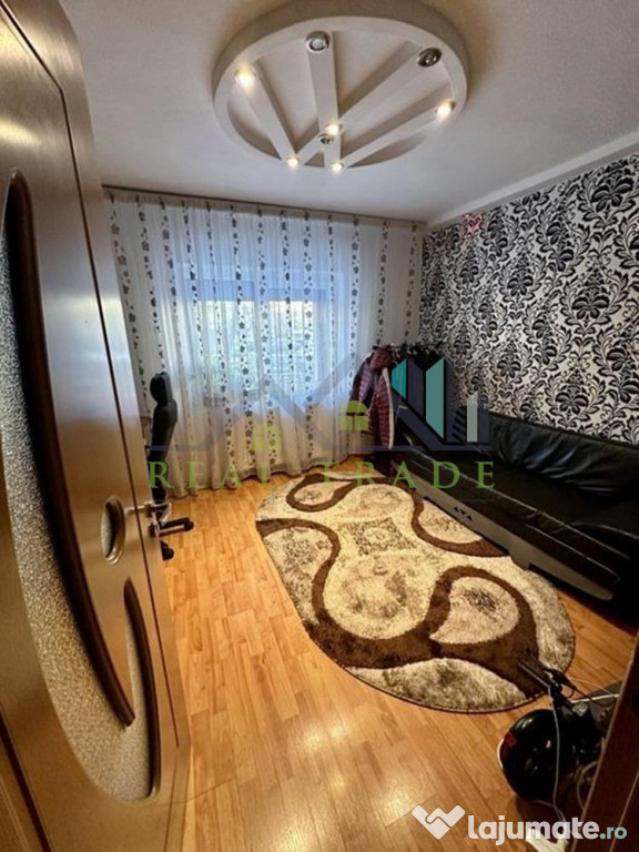 Apartament 3 camere decomandat zona Noua 