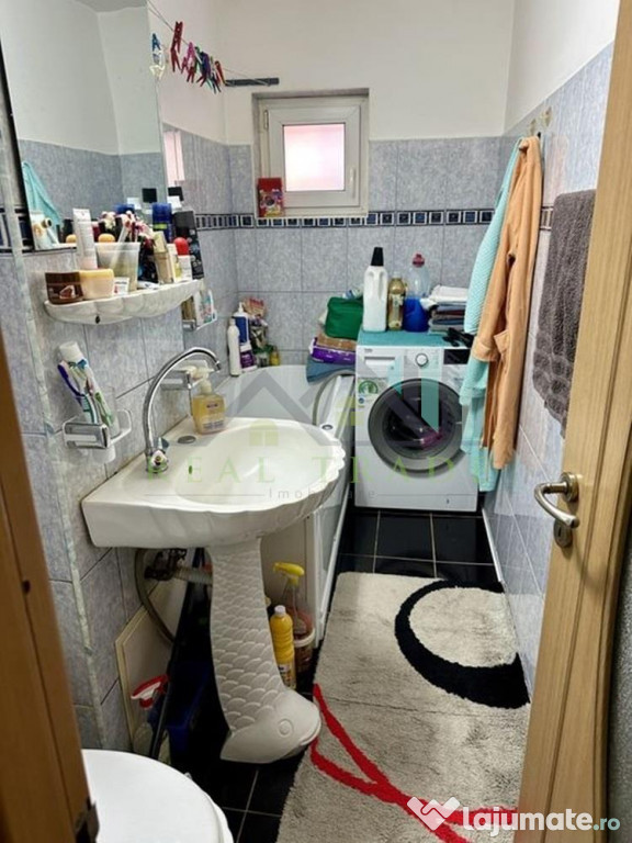 Apartament 3 camere decomandat zona Noua 