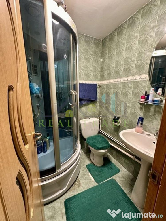 Apartament 3 camere decomandat zona Noua 