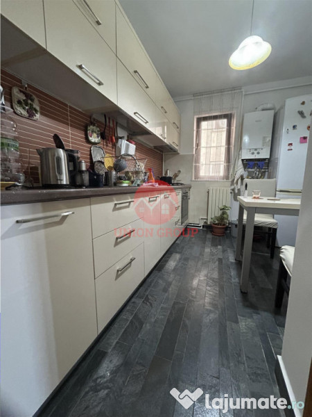 Apartament 3 Camere, Decomandat, Boxa Loc de Parcare, Casa d 