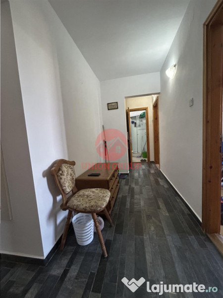 Apartament 3 Camere, Decomandat, Boxa Loc de Parcare, Casa d 