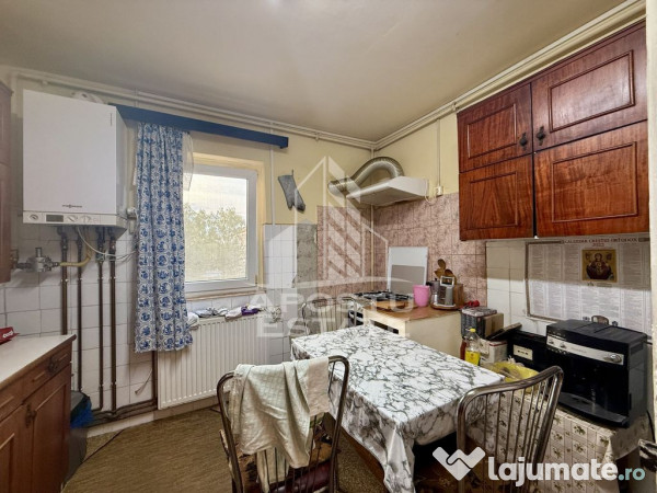 Apartament 3 camere, 2 bai, etaj intermediar, Complexul S... 