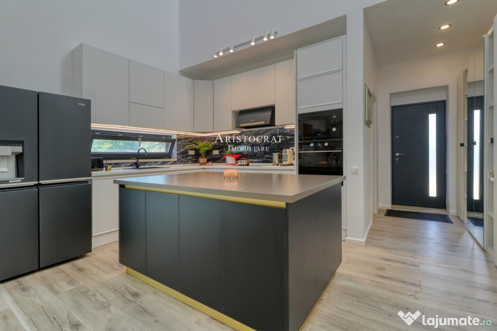 Casa cu palmieri din Corbeanca