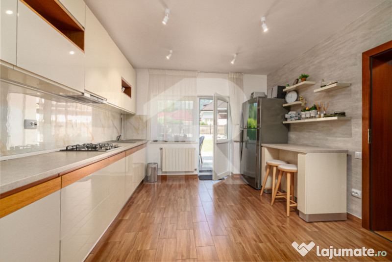 Vilă de vânzare în Bușteni – 8 dormitoare, vedere dire 