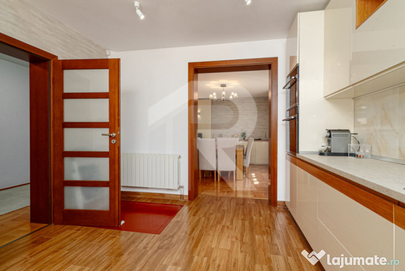 Vilă de vânzare în Bușteni – 8 dormitoare, vedere dire 