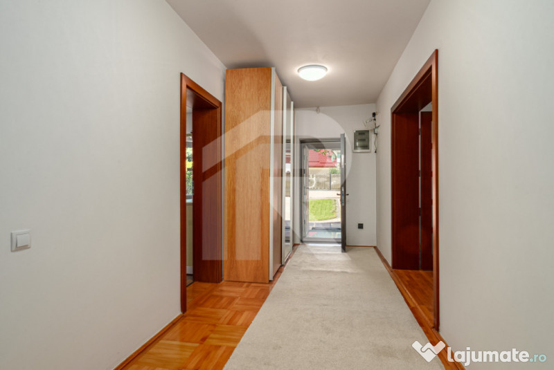 Vilă de vânzare în Bușteni – 8 dormitoare, vedere dire 