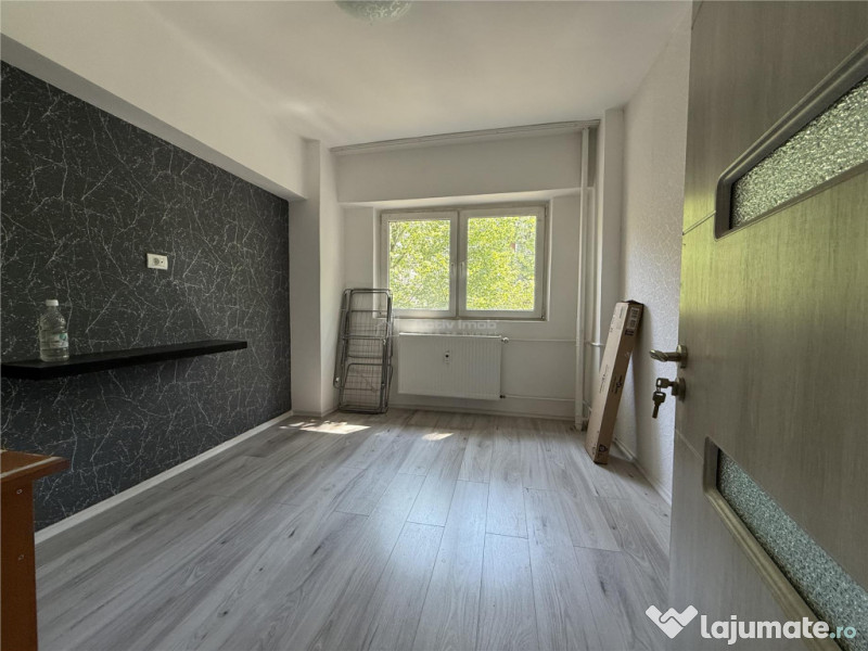 Basarabia-Chisinau-Strada Herta,3 camere decomandat