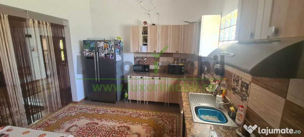 Casă solidă la șosea – Voinesti, Iași | 3 camere | 684 mp teren | gaz, 