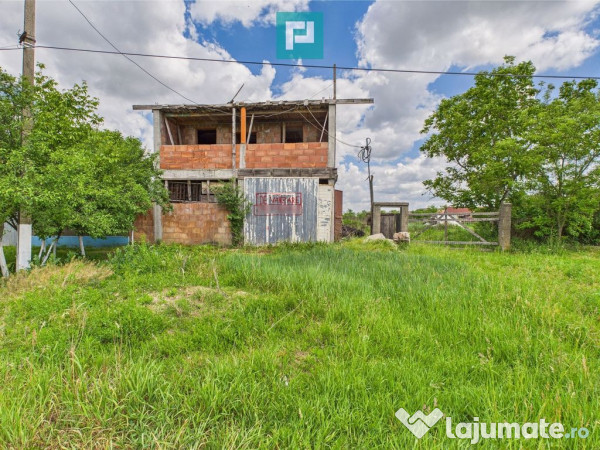 Casă mare, la rosu cu teren generos în Șimand