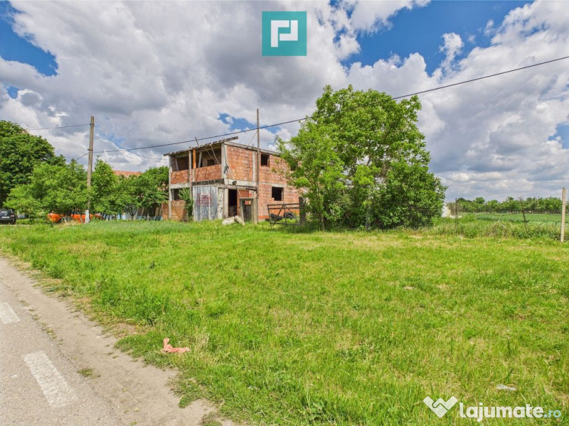 Casă mare, la rosu cu teren generos în Șimand