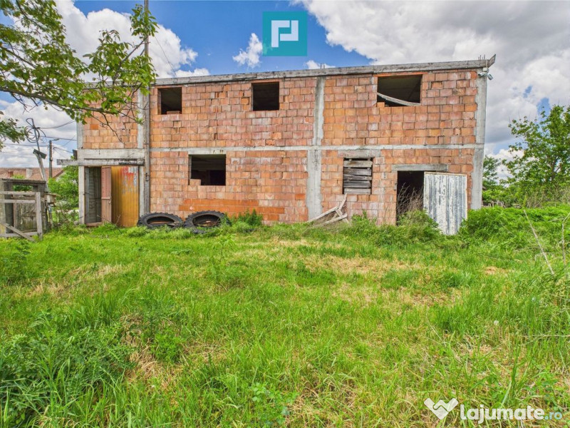 Casă mare, la rosu cu teren generos în Șimand