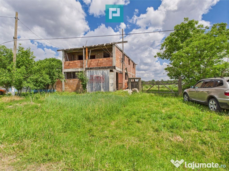 Casă mare, la rosu cu teren generos în Șimand