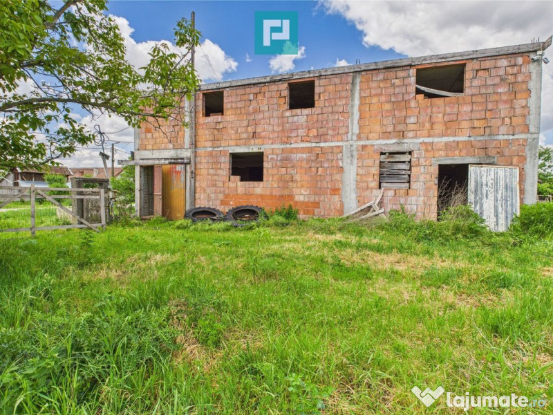 Casă mare, la rosu cu teren generos în Șimand