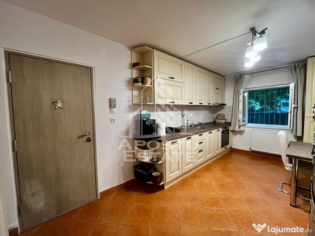 Apartament 3 camere, parter, zona Lipovei 