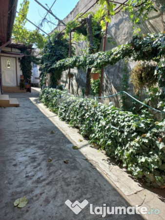 Casa batraneasca cu teren de 435mp cu utilitati si deschid