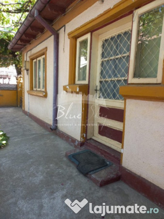 Casa batraneasca cu teren de 435mp cu utilitati si deschid