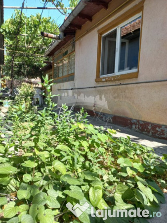 Casa batraneasca cu teren de 435mp cu utilitati si deschid