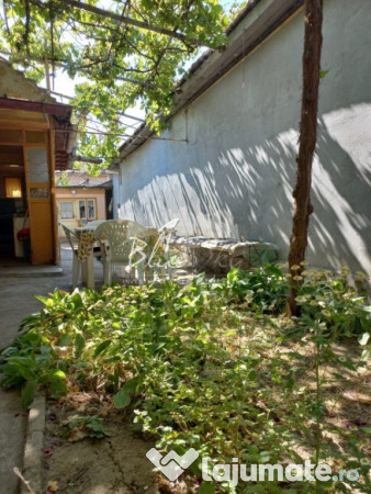 Casa batraneasca cu teren de 435mp cu utilitati si deschid