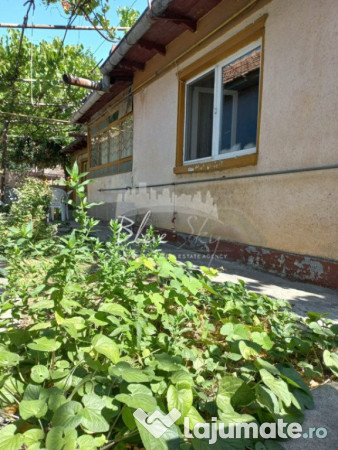 Casa batraneasca cu teren de 435mp cu utilitati si deschid
