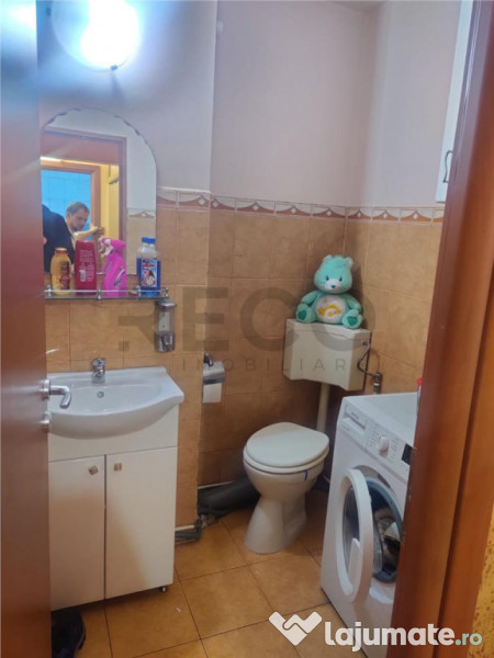 RECO. Apartament cu 3 camere decomandat . Zona Decebal 