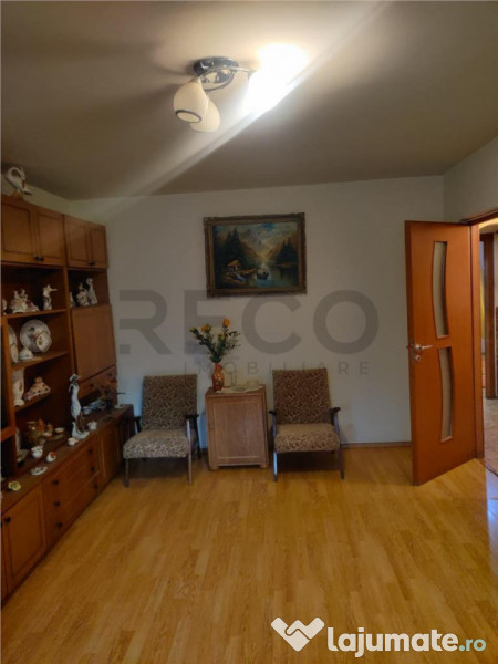 RECO. Apartament cu 3 camere decomandat . Zona Decebal 
