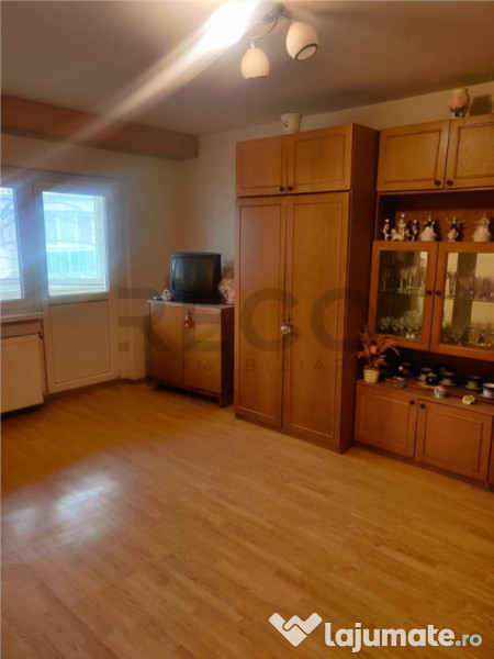 RECO. Apartament cu 3 camere decomandat . Zona Decebal 