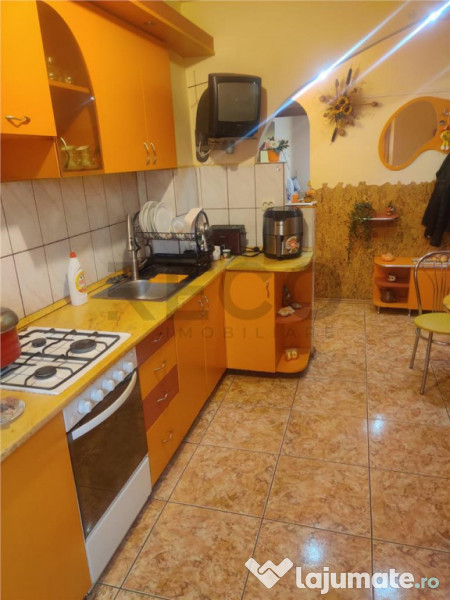 RECO. Apartament cu 3 camere decomandat . Zona Decebal 