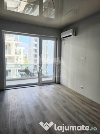 Apartament modern cu balcon generos și acces la piscină 