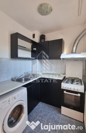 Apartament cu 3 camere, centrala proprie, zona Dacia 