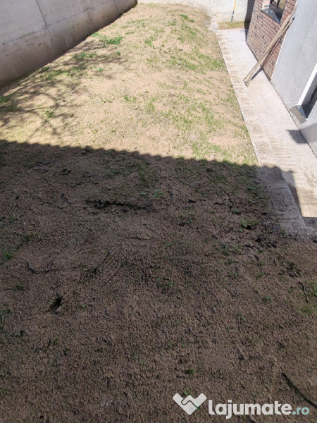 Casa individuala, semifinsata, Floresti 