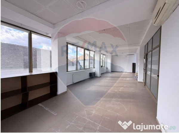 Birou luminos 70 mp în clădire modernă, zona Calea Dum...